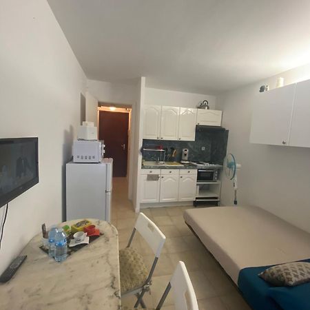 Joli Studio Neuf Av Terrasse A 50 M De La Mer Et Gare Рокбрюн-Кап-Мартин Екстериор снимка