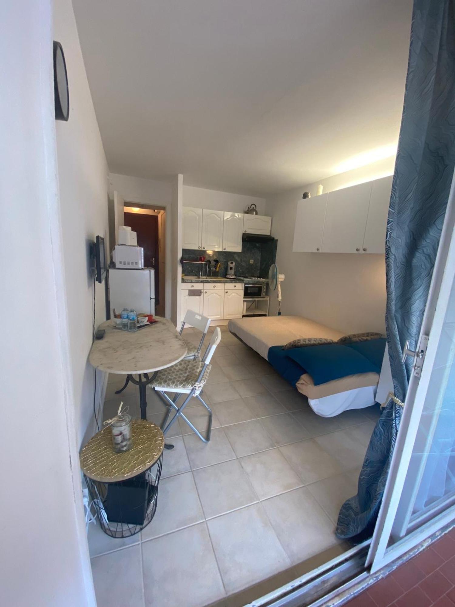 Joli Studio Neuf Av Terrasse A 50 M De La Mer Et Gare Рокбрюн-Кап-Мартин Екстериор снимка