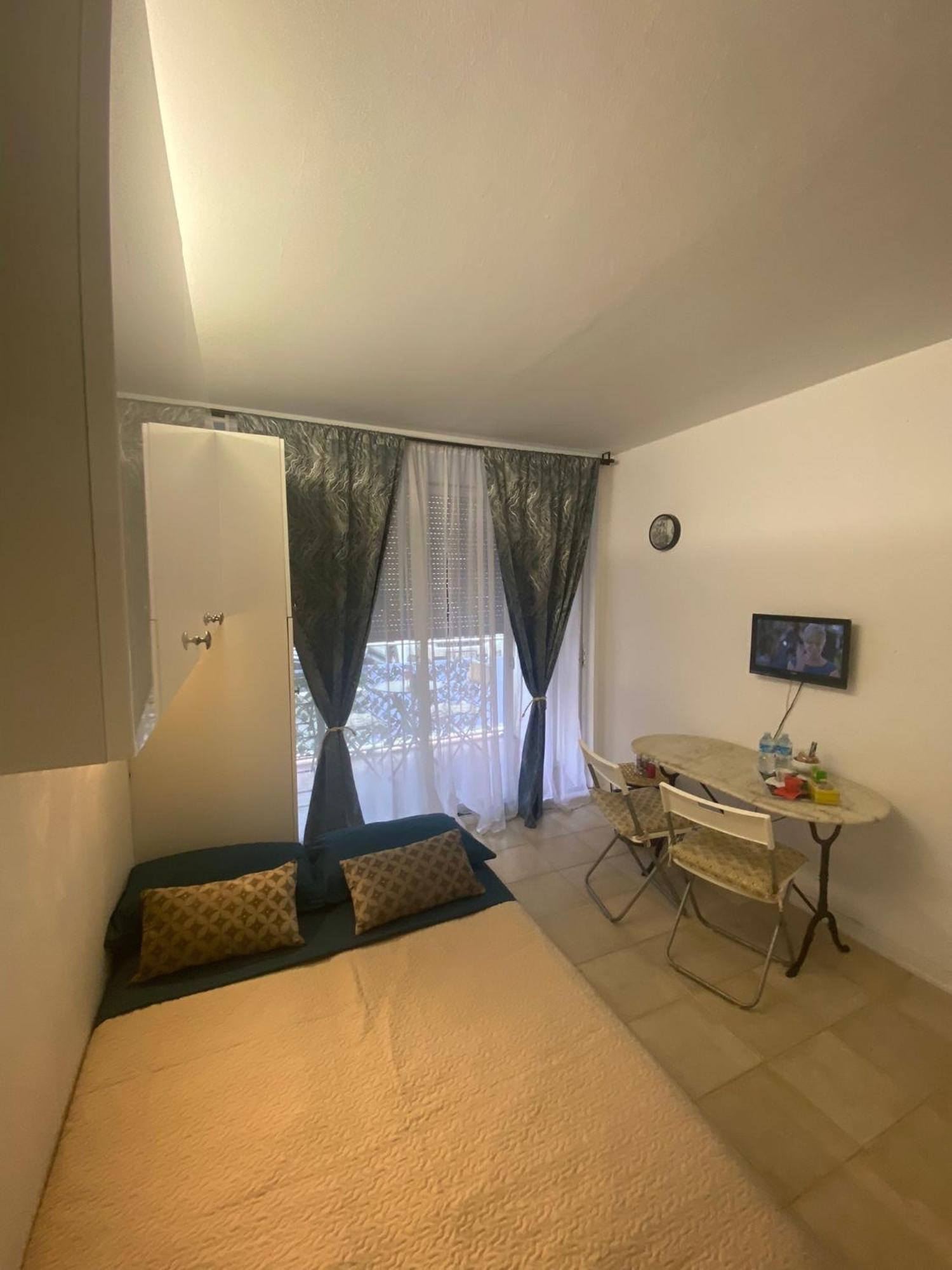 Joli Studio Neuf Av Terrasse A 50 M De La Mer Et Gare Рокбрюн-Кап-Мартин Екстериор снимка